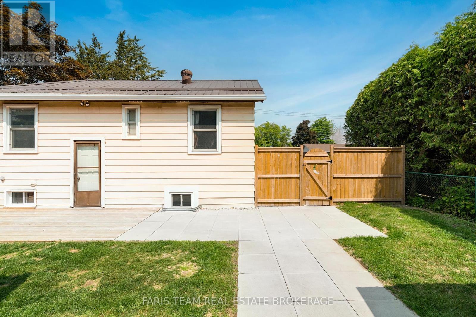Photo 12 of 335 John Street, Midland ON