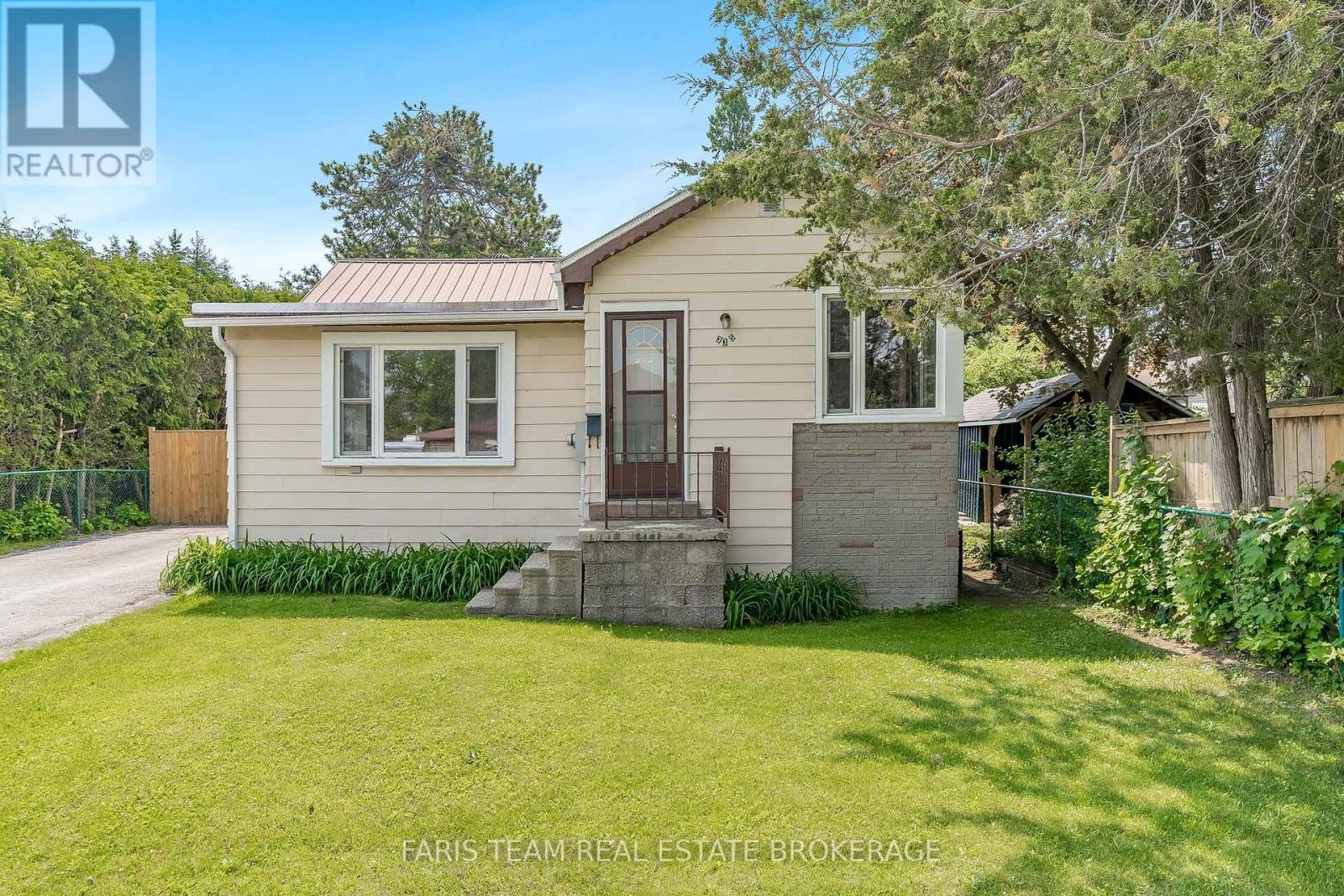 Photo 4 of 335 John Street, Midland ON