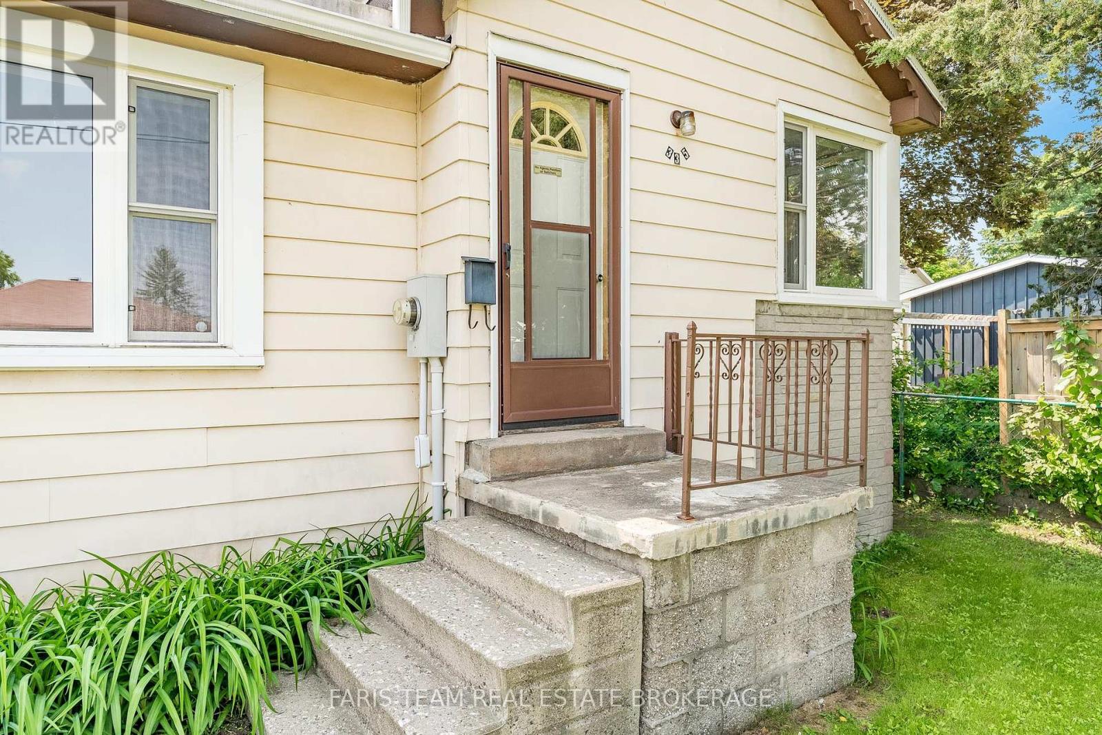 Photo 15 of 335 John Street, Midland ON