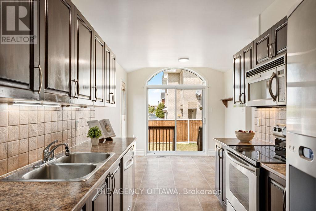 Photo 13 of 277 Branthaven Street, Ottawa ON