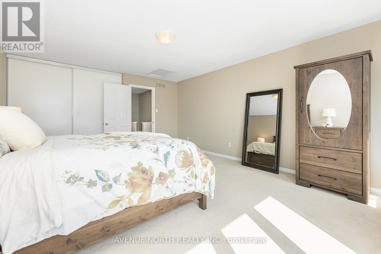 Photo 4 of 283 Stroget Private, Ottawa ON