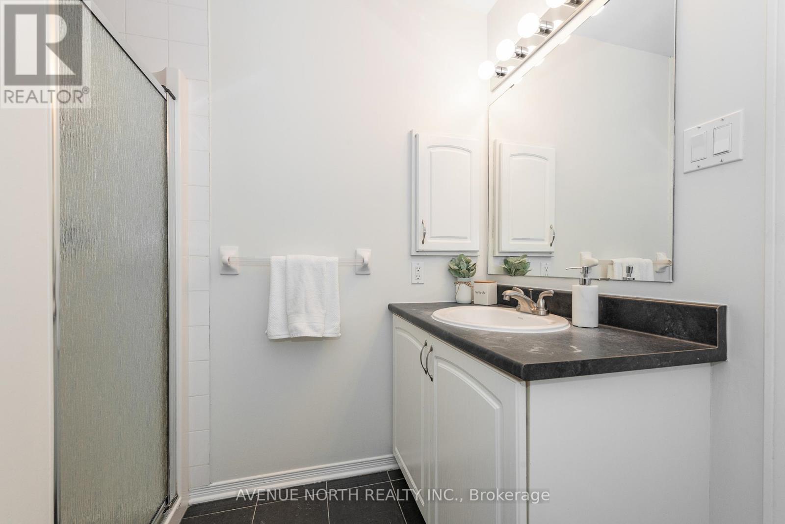 Photo 33 of 283 Stroget Private, Ottawa ON