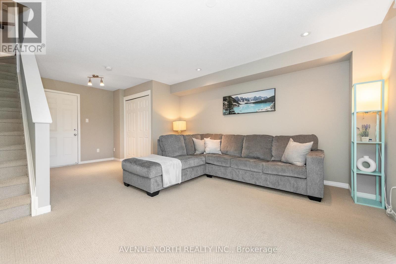 Photo 29 of 283 Stroget Private, Ottawa ON