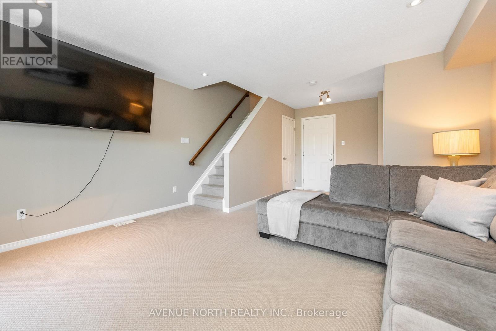 Photo 10 of 283 Stroget Private, Ottawa ON