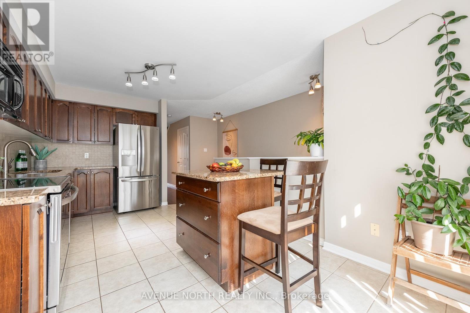 Photo 23 of 283 Stroget Private, Ottawa ON