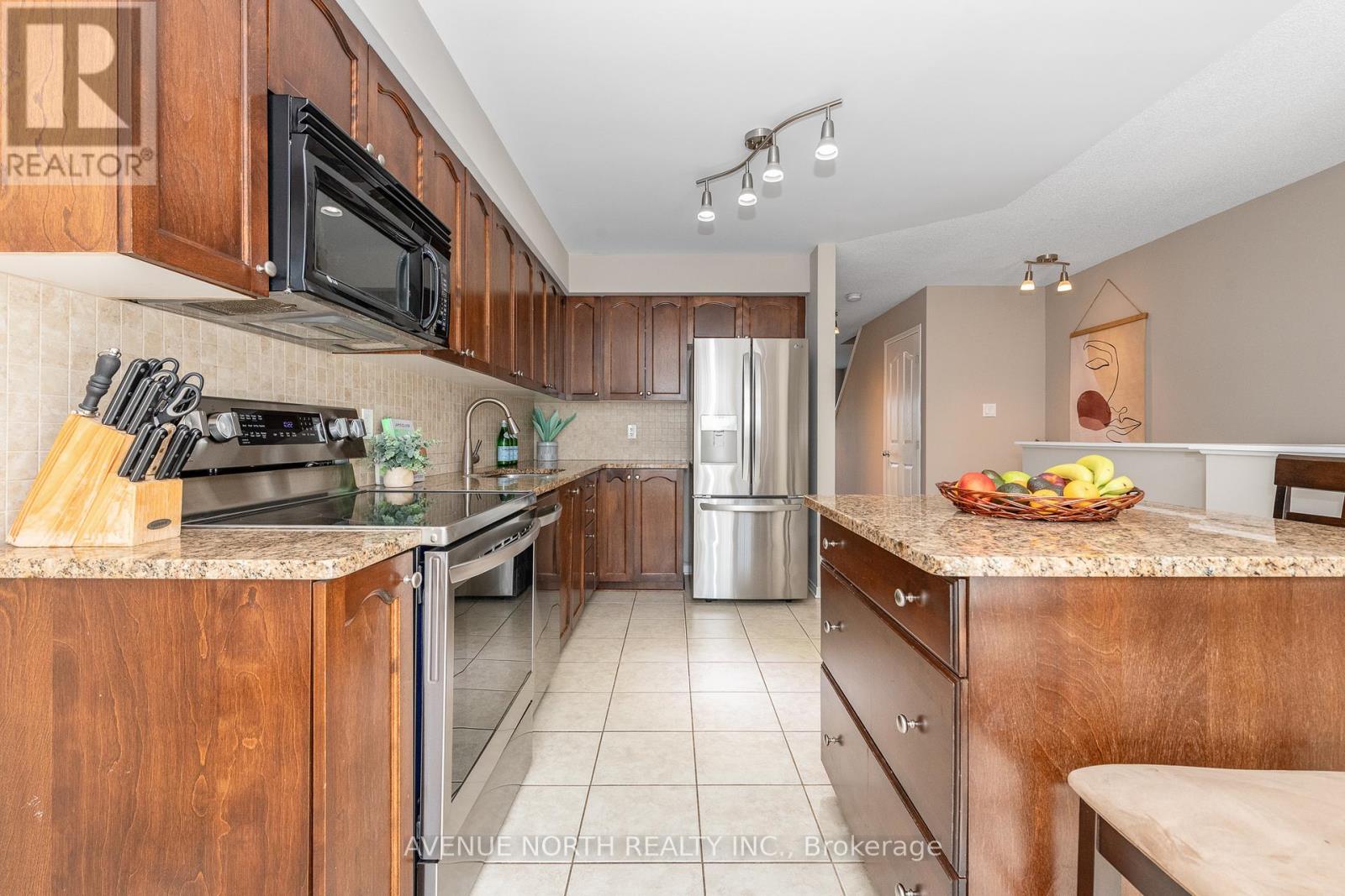 Photo 18 of 283 Stroget Private, Ottawa ON