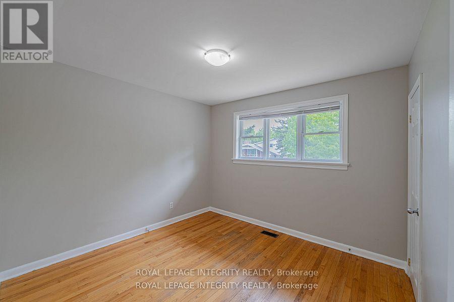 Photo 18 of 1695 Gage Crescent N, Ottawa ON