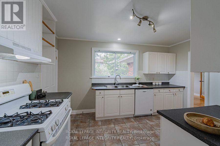 Photo 25 of 1695 Gage Crescent N, Ottawa ON