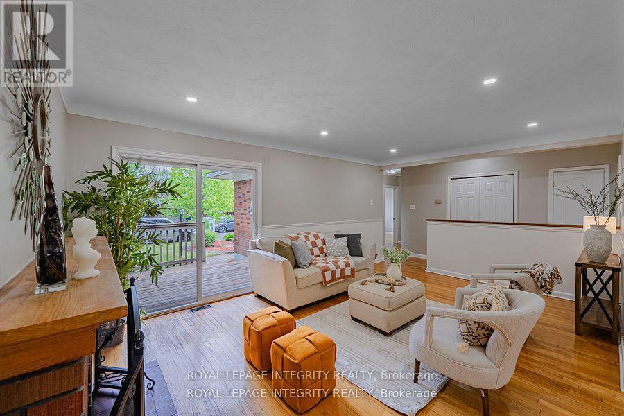 Photo 9 of 1695 Gage Crescent N, Ottawa ON