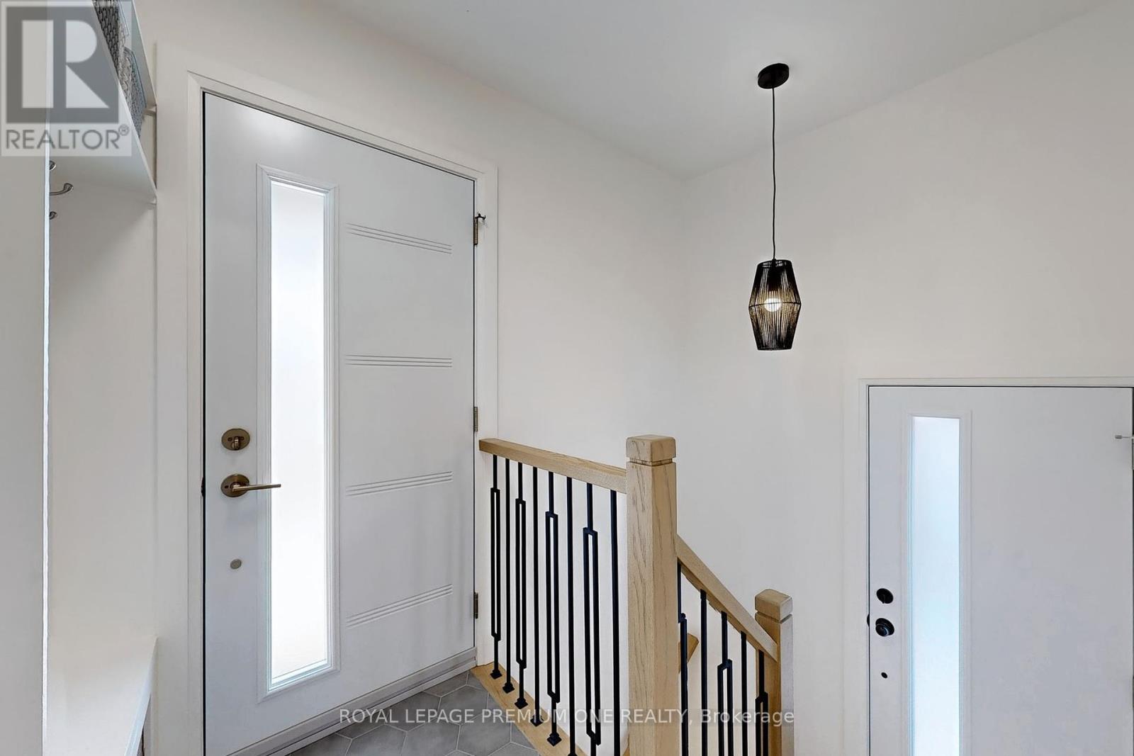Photo 18 of 106 Cameron Avenue, Toronto ON