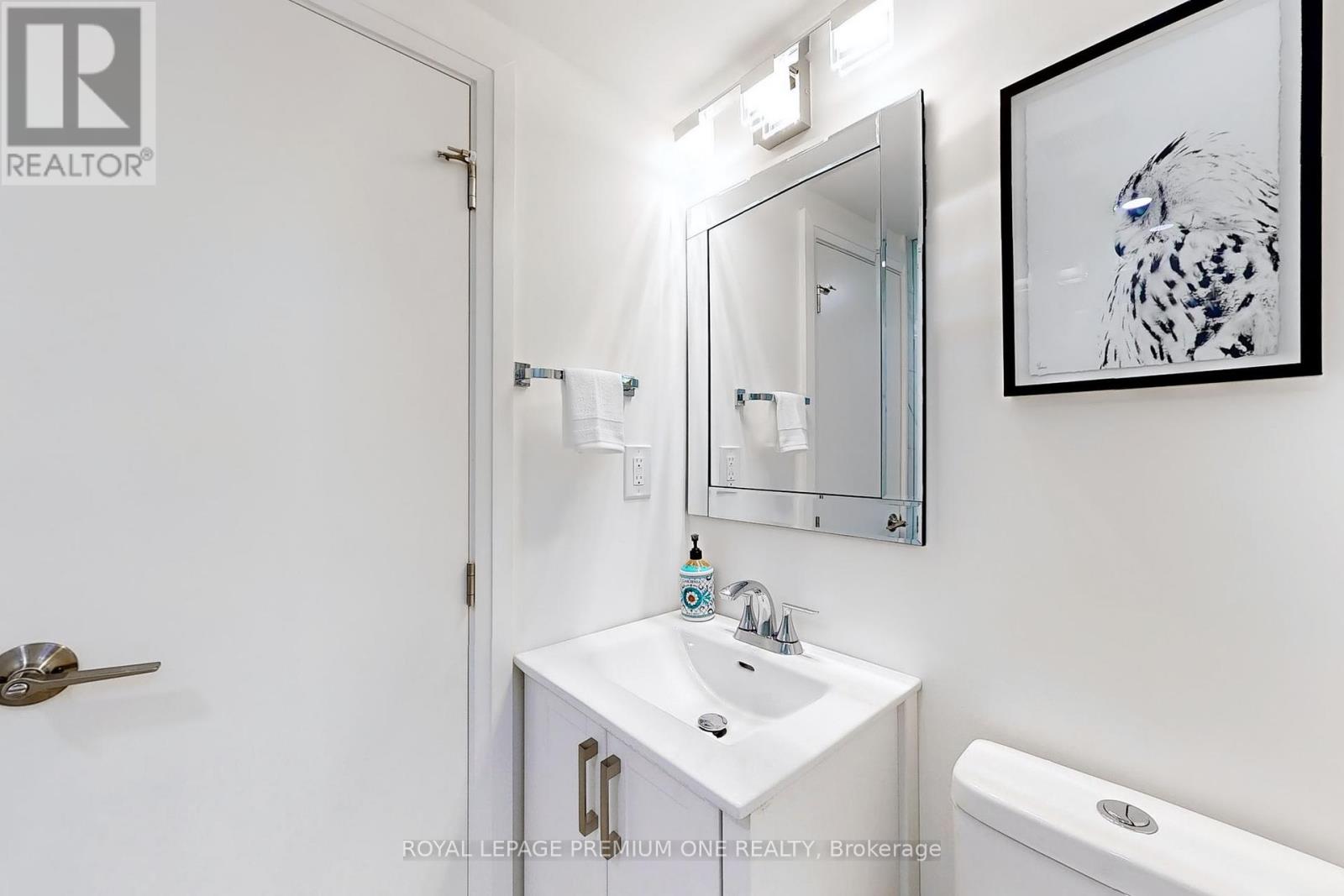 Photo 14 of 106 Cameron Avenue, Toronto ON