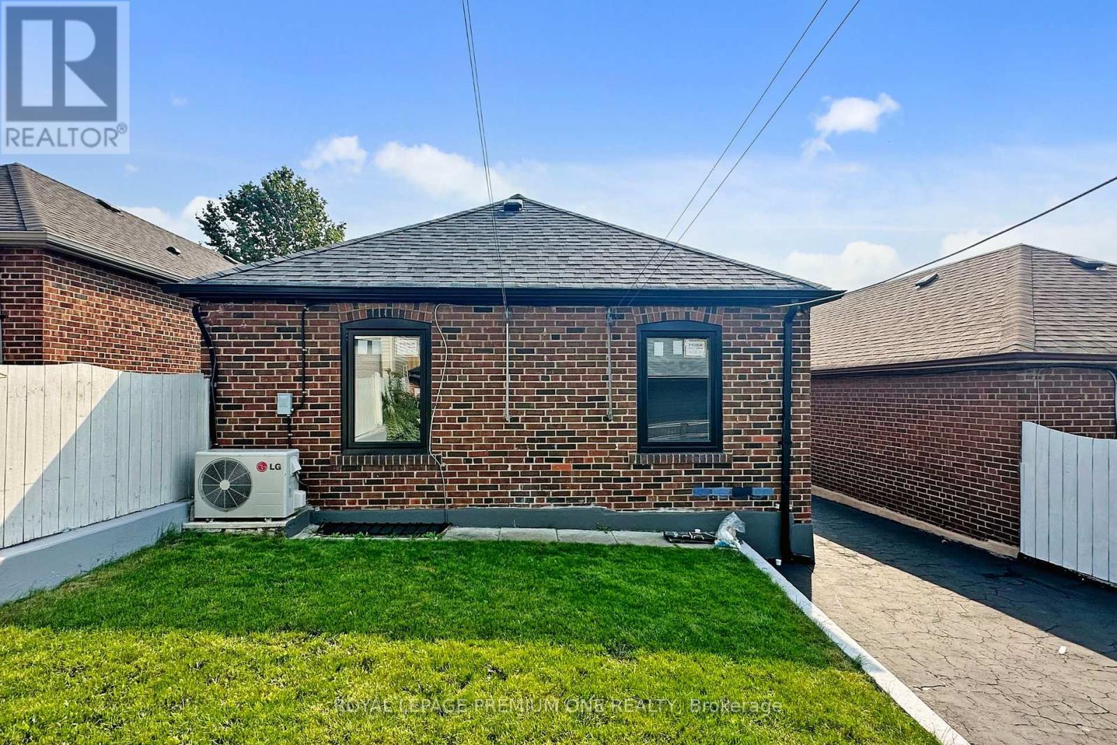 Photo 9 of 106 Cameron Avenue, Toronto ON