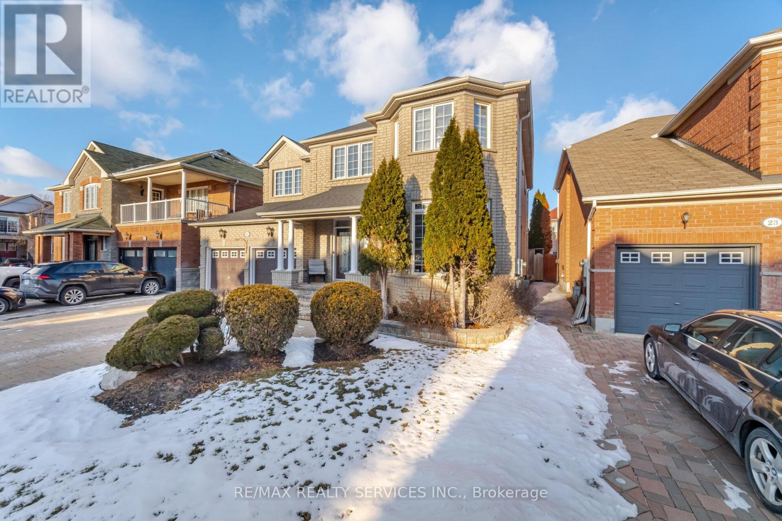 Photo 10 of 25 Mountain Gorge Road, Brampton ON