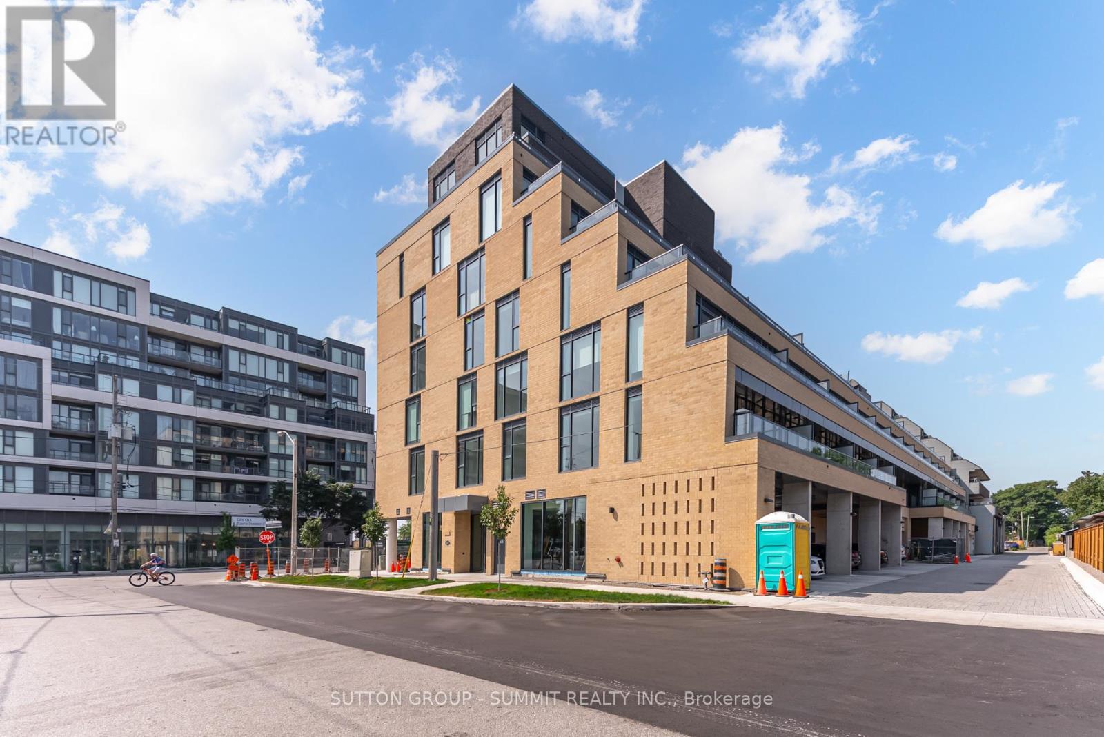 Photo 8 of 510 6 Chartwell Road, Toronto ON