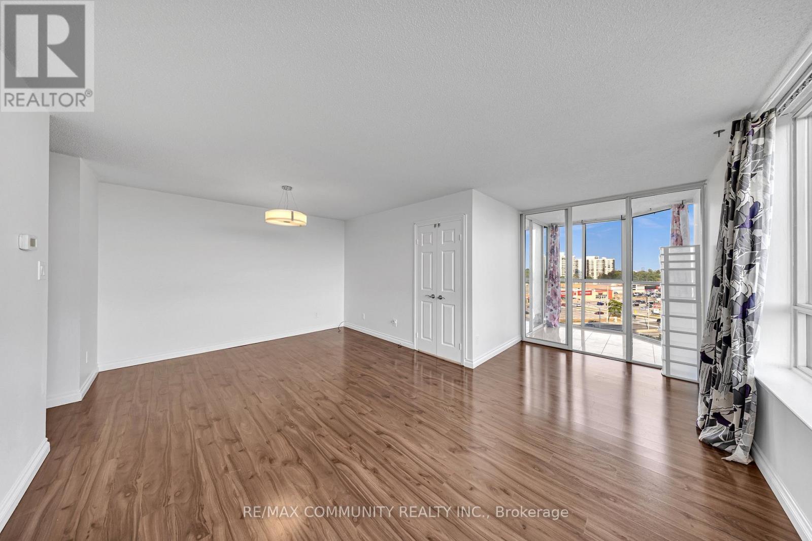 Photo 16 of 908 1360 Rathburn Road E, Mississauga ON