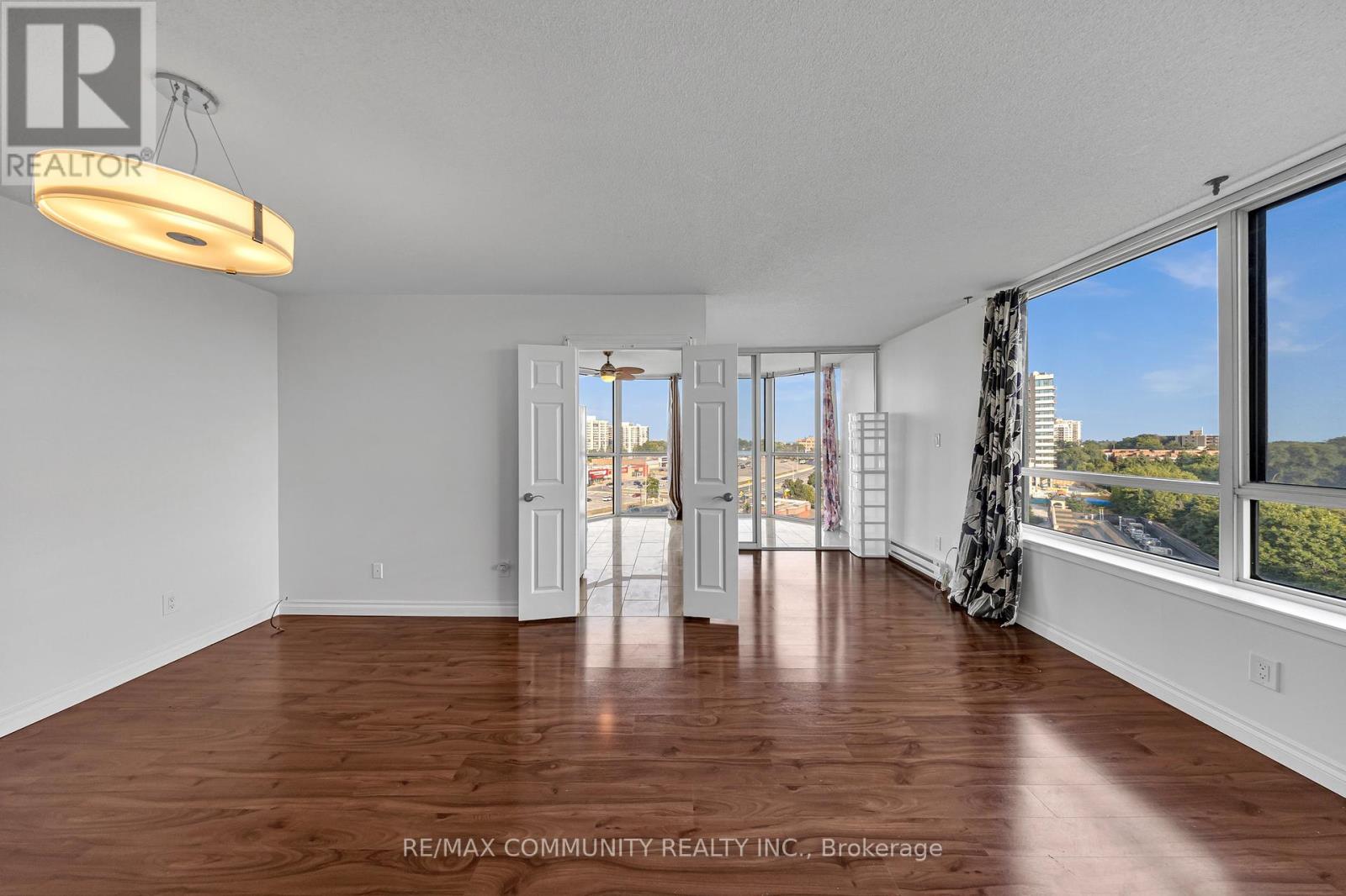 Photo 15 of 908 1360 Rathburn Road E, Mississauga ON