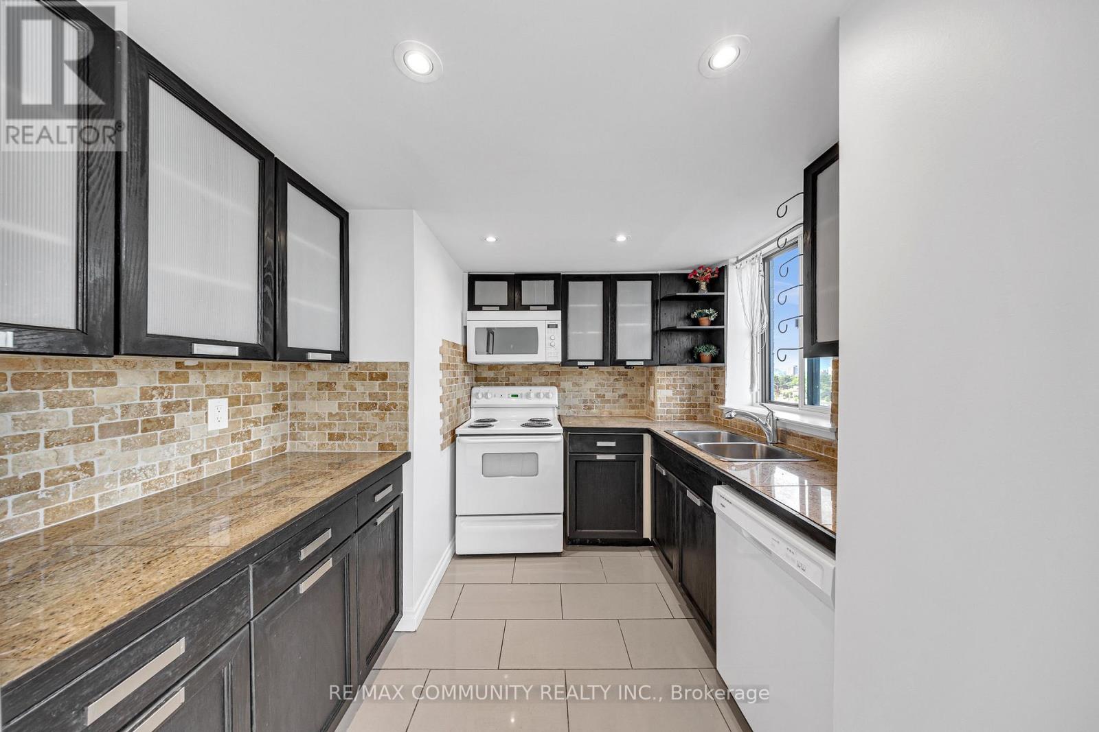 Photo 11 of 908 1360 Rathburn Road E, Mississauga ON