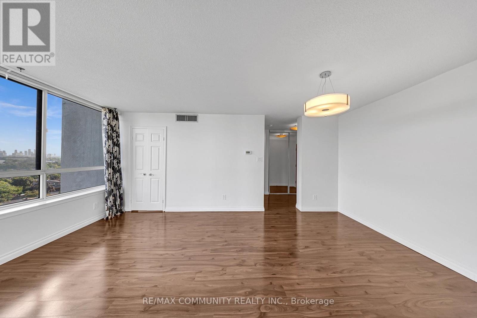 Photo 4 of 908 1360 Rathburn Road E, Mississauga ON
