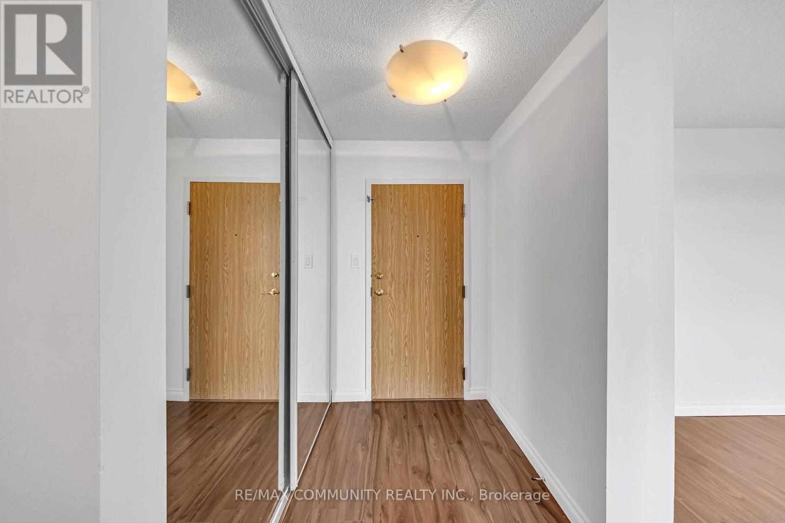 Photo 5 of 908 1360 Rathburn Road E, Mississauga ON