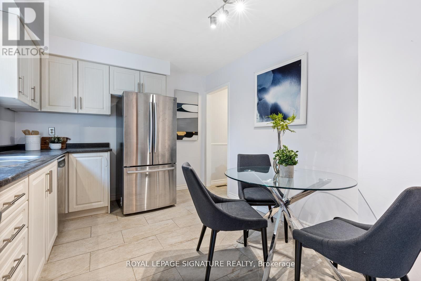 Photo 8 of 6441 Colebrook Crescent, Mississauga ON