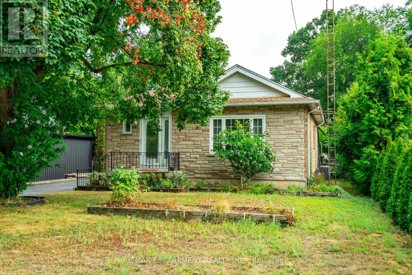 Photo 1 of 961 Danforth Avenue, Burlington ON