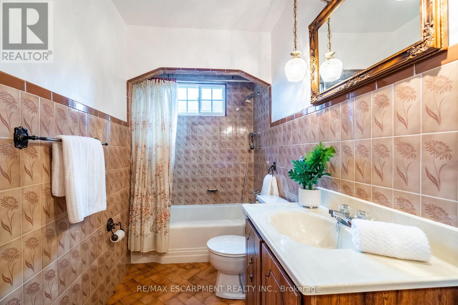 Photo 21 of 961 Danforth Avenue, Burlington ON