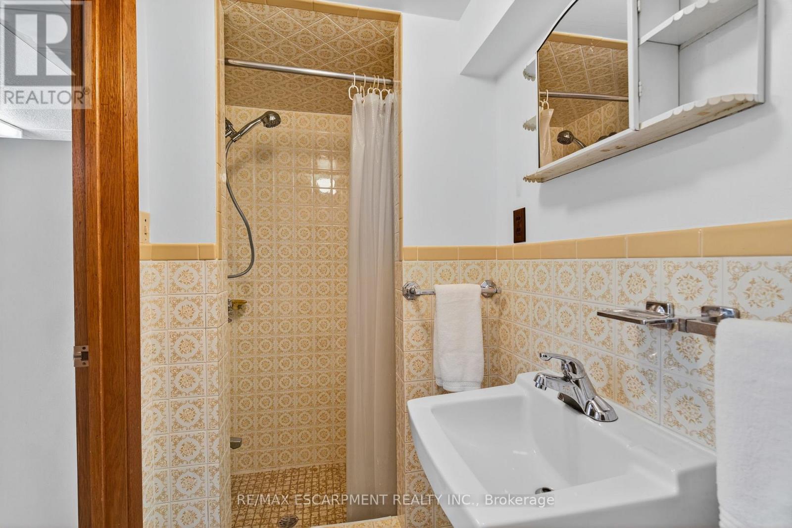 Photo 32 of 961 Danforth Avenue, Burlington ON