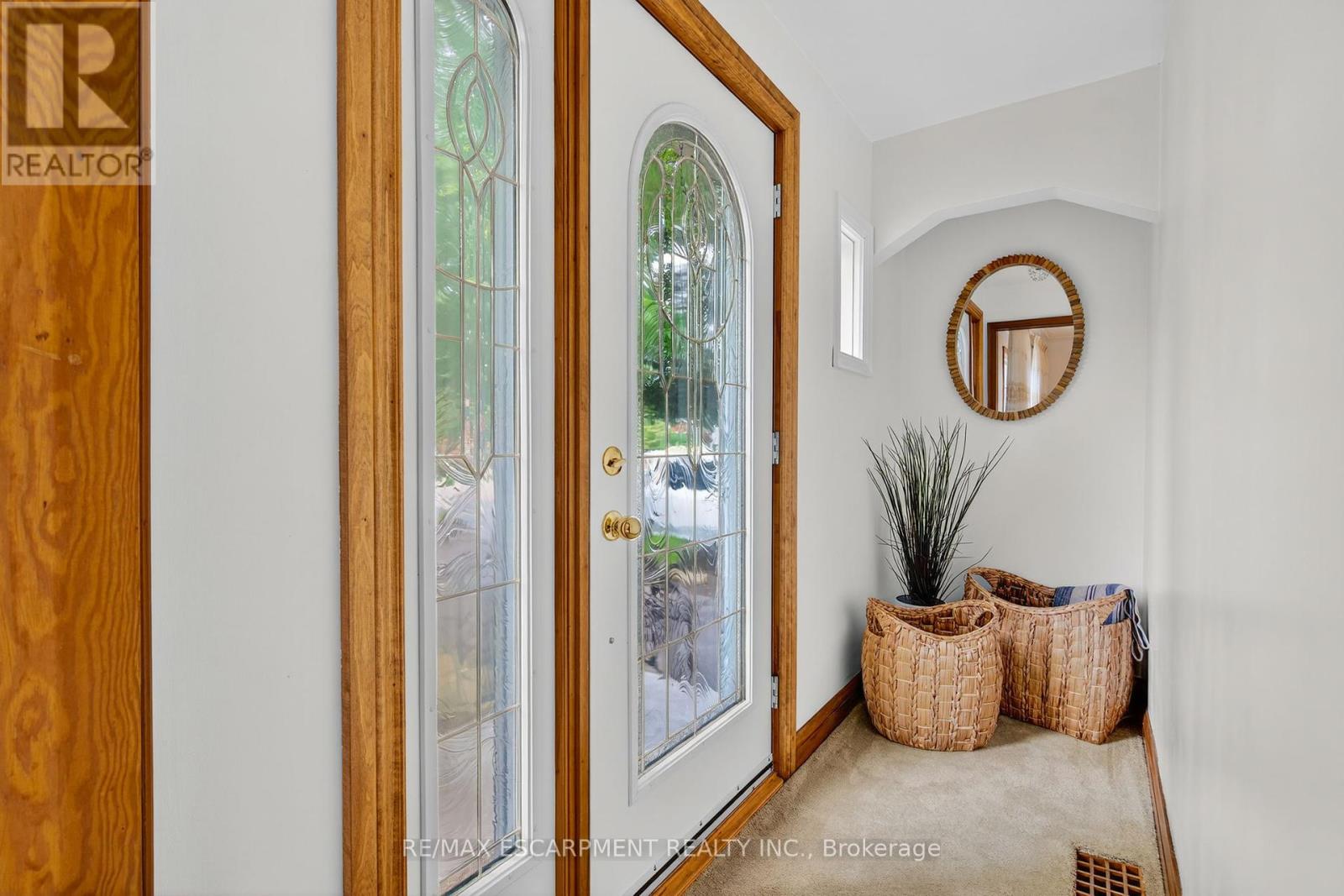 Photo 7 of 961 Danforth Avenue, Burlington ON