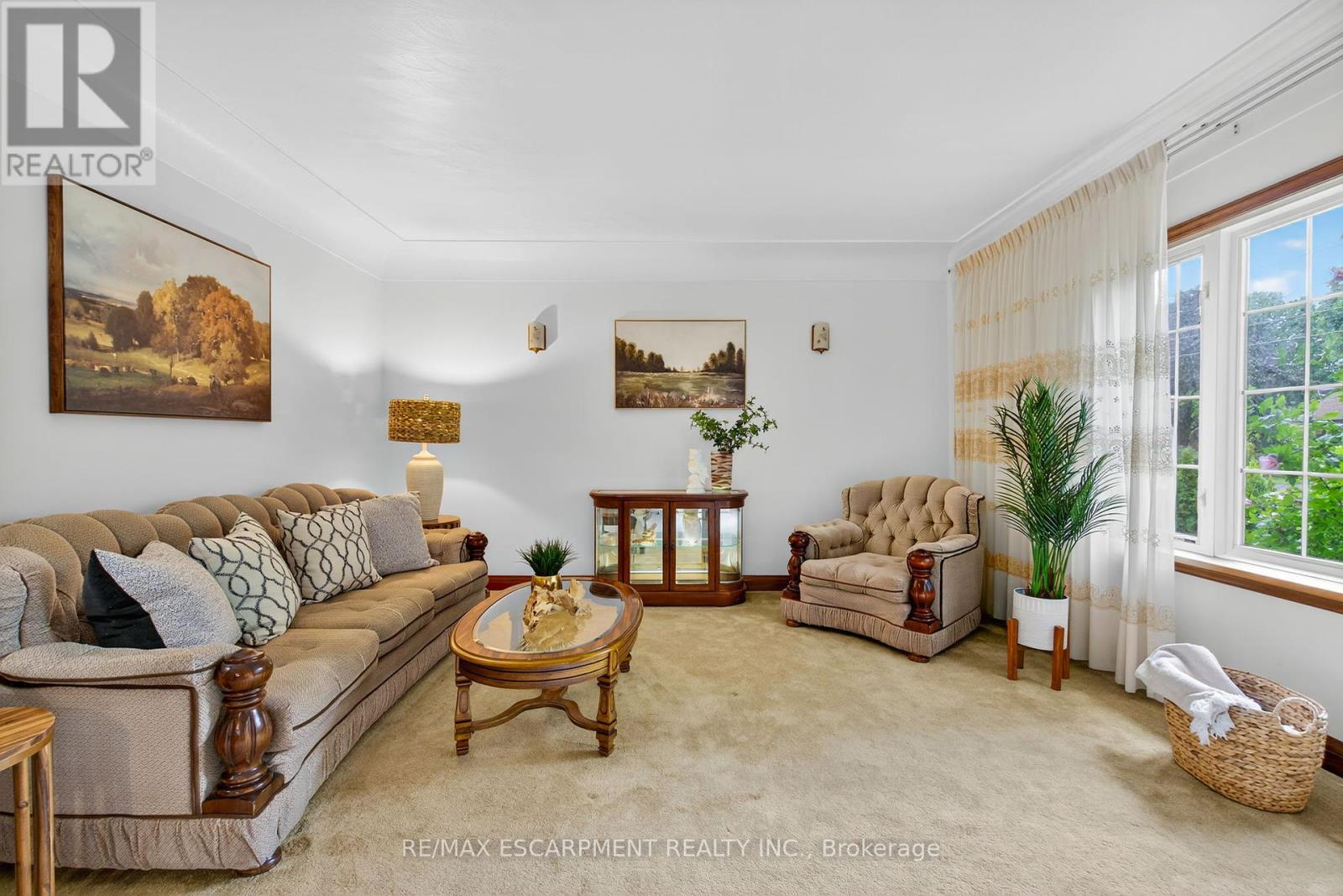 Photo 9 of 961 Danforth Avenue, Burlington ON