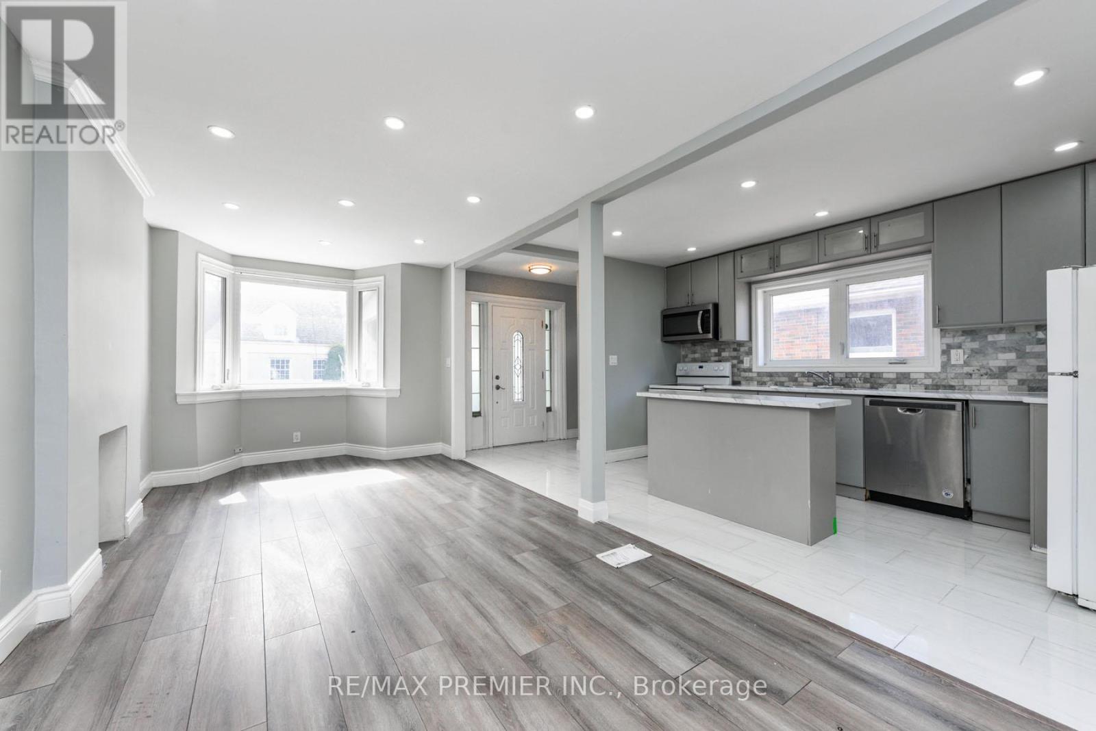 Photo 13 of 23 Rectory Road, Toronto ON