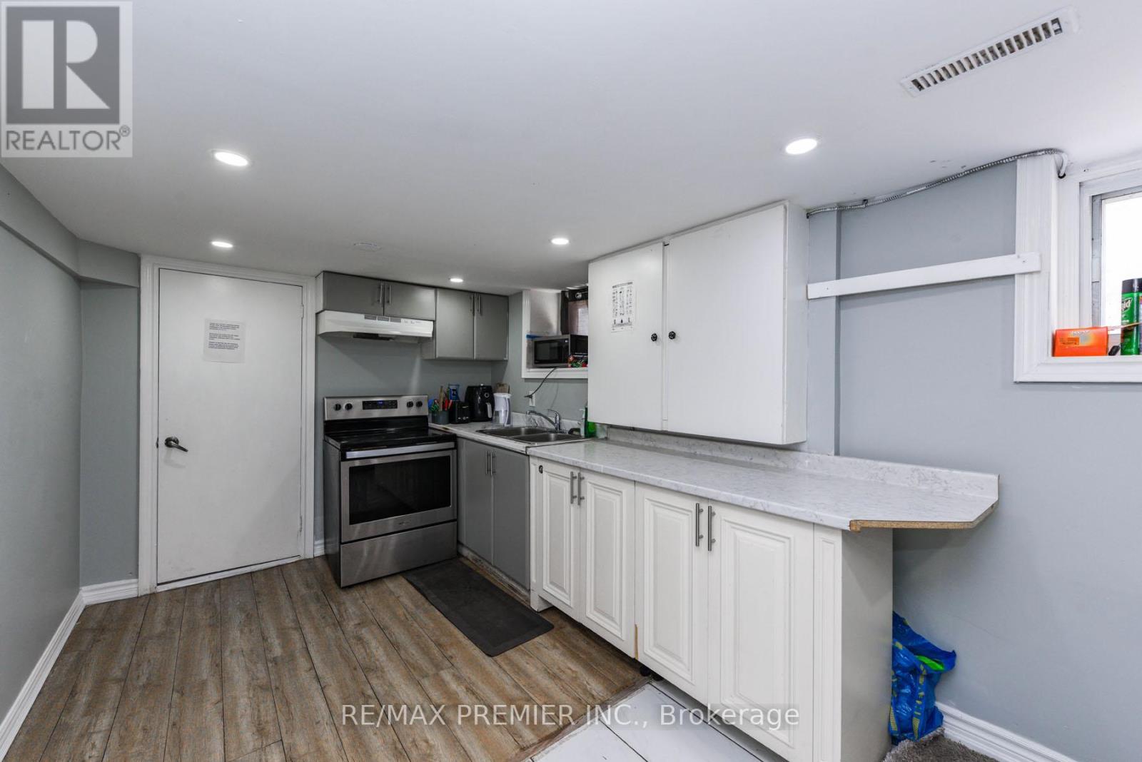 Photo 35 of 23 Rectory Road, Toronto ON