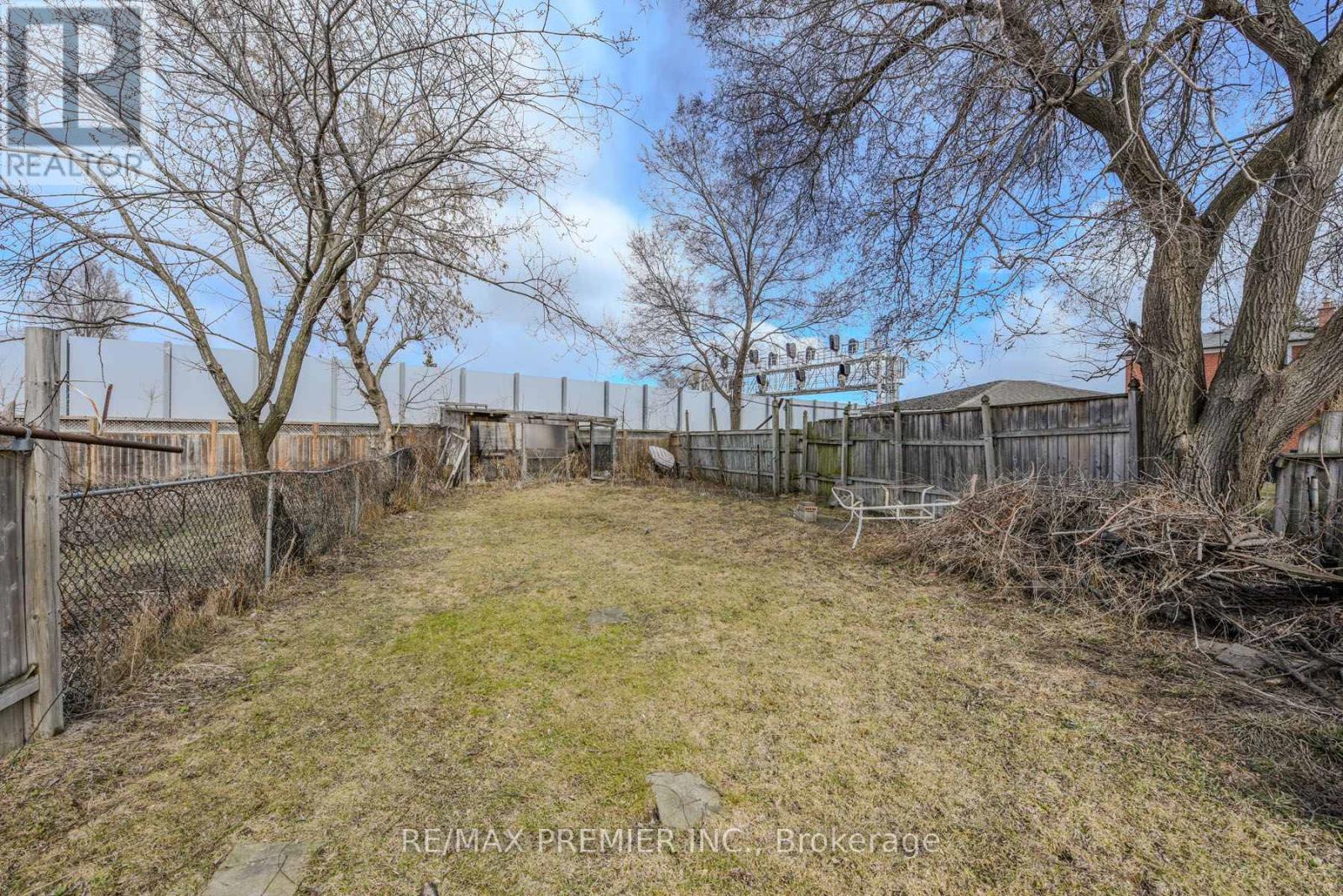 Photo 10 of 23 Rectory Road, Toronto ON