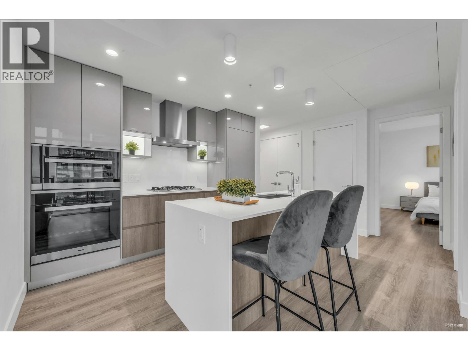 Photo 12 of 2008 6511 Sussex Avenue, Burnaby BC