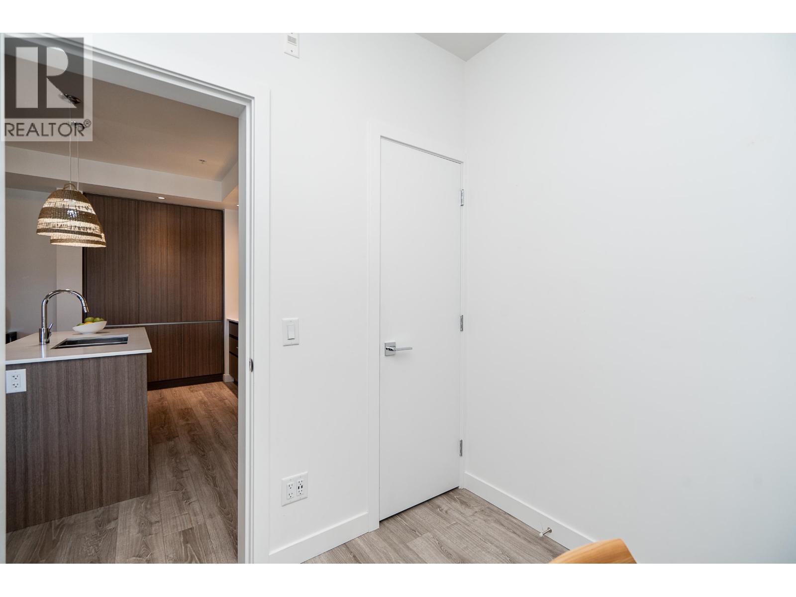 Photo 14 of 401 516 Foster Avenue, Coquitlam BC