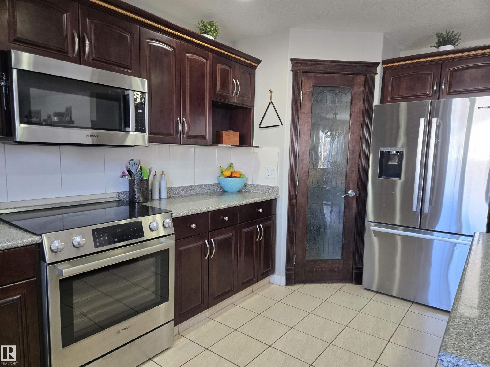 Photo 5 of 6002 55 Av, Beaumont AB