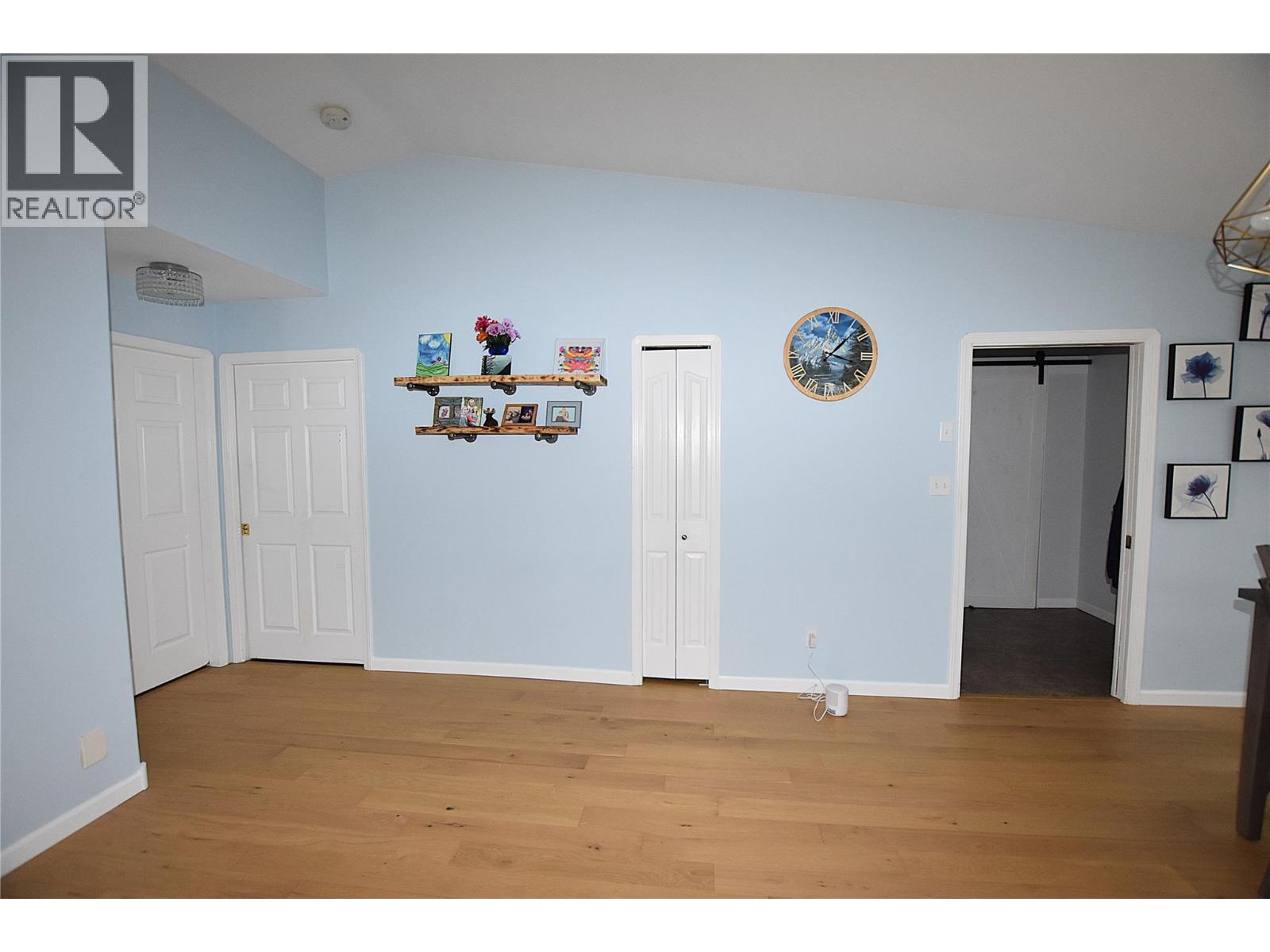  404 Hummingbird Avenue, Vernon