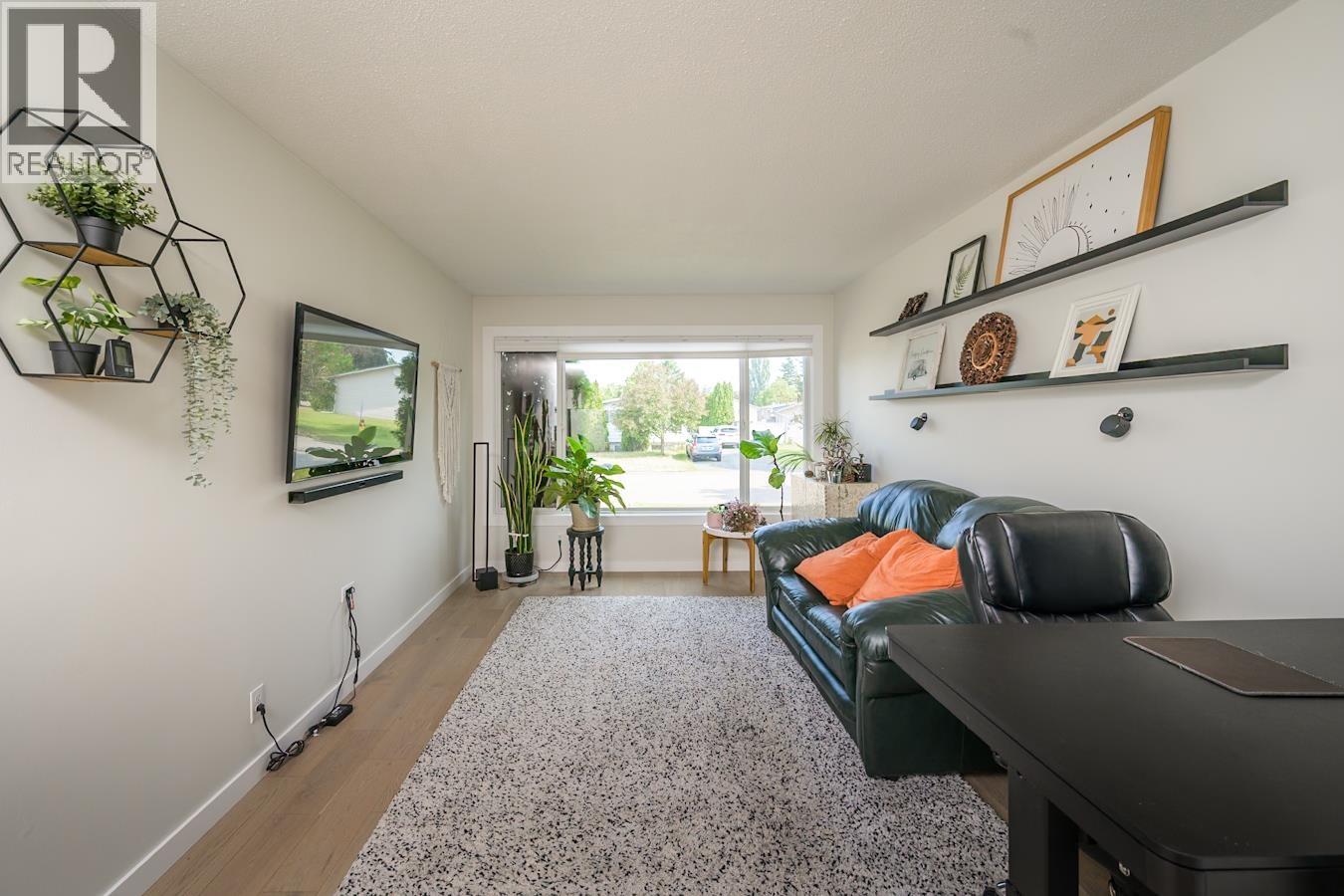 Photo 5 of 1373 Genevieve Crescent, Prince George BC