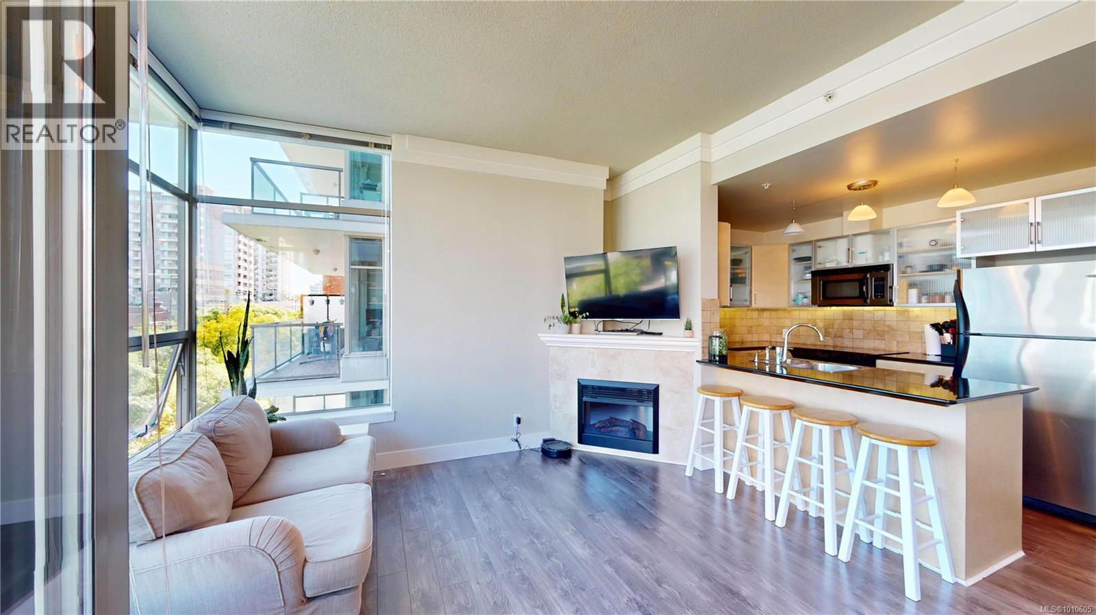 307 845 Yates Street, Victoria