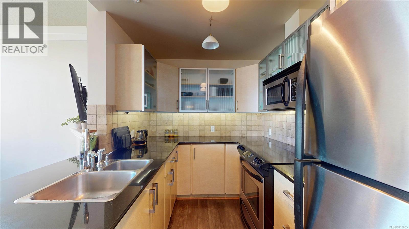 Photo 17 of 307 845 Yates St, Victoria BC