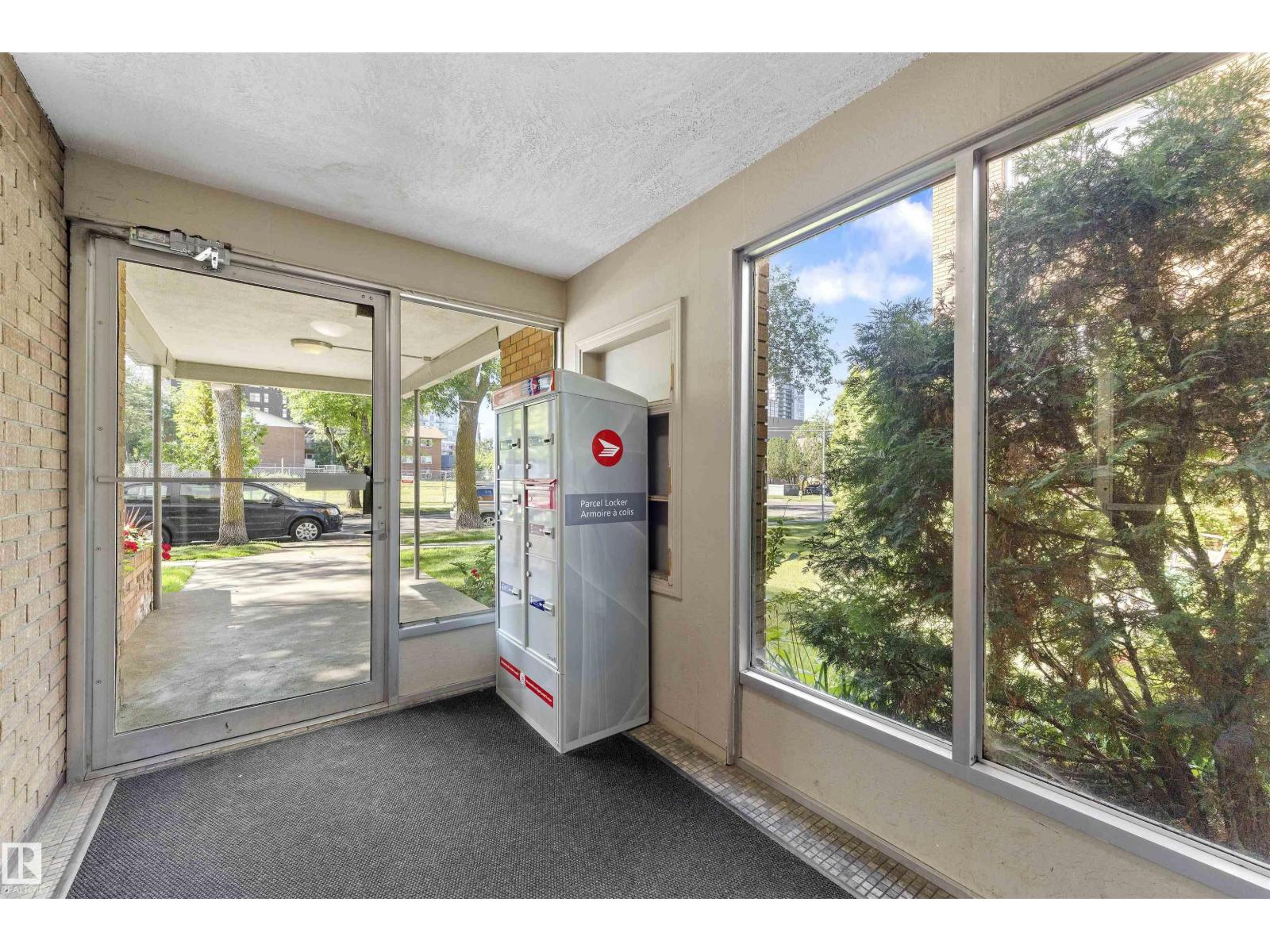 Photo 15 of 11 12304 103 Av Nw, Edmonton AB
