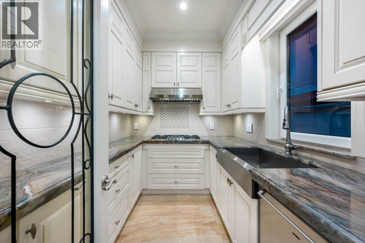 Photo 6 of 7431 Sunnymede Crescent, Richmond BC
