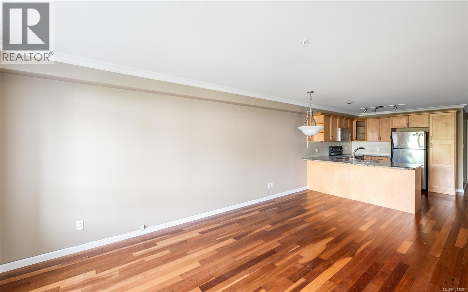 304 1514 Church Ave, Saanich