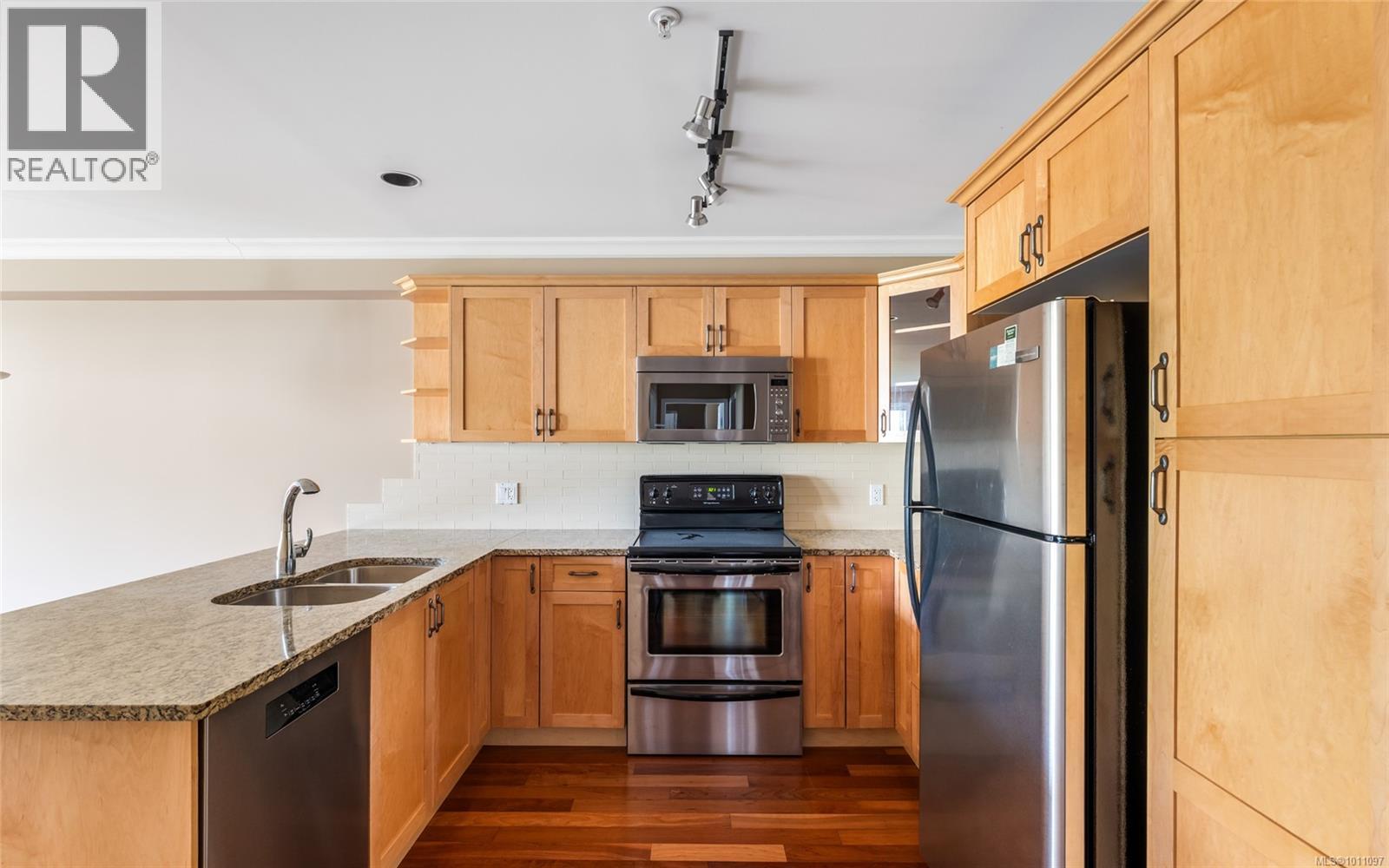 304 1514 Church Ave, Saanich