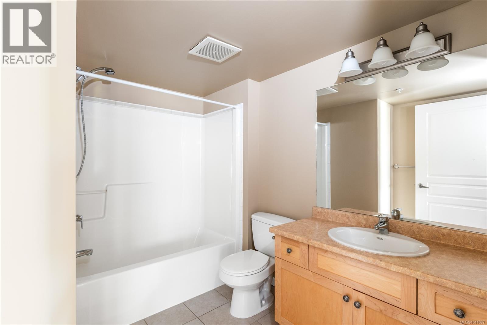 304 1514 Church Ave, Saanich