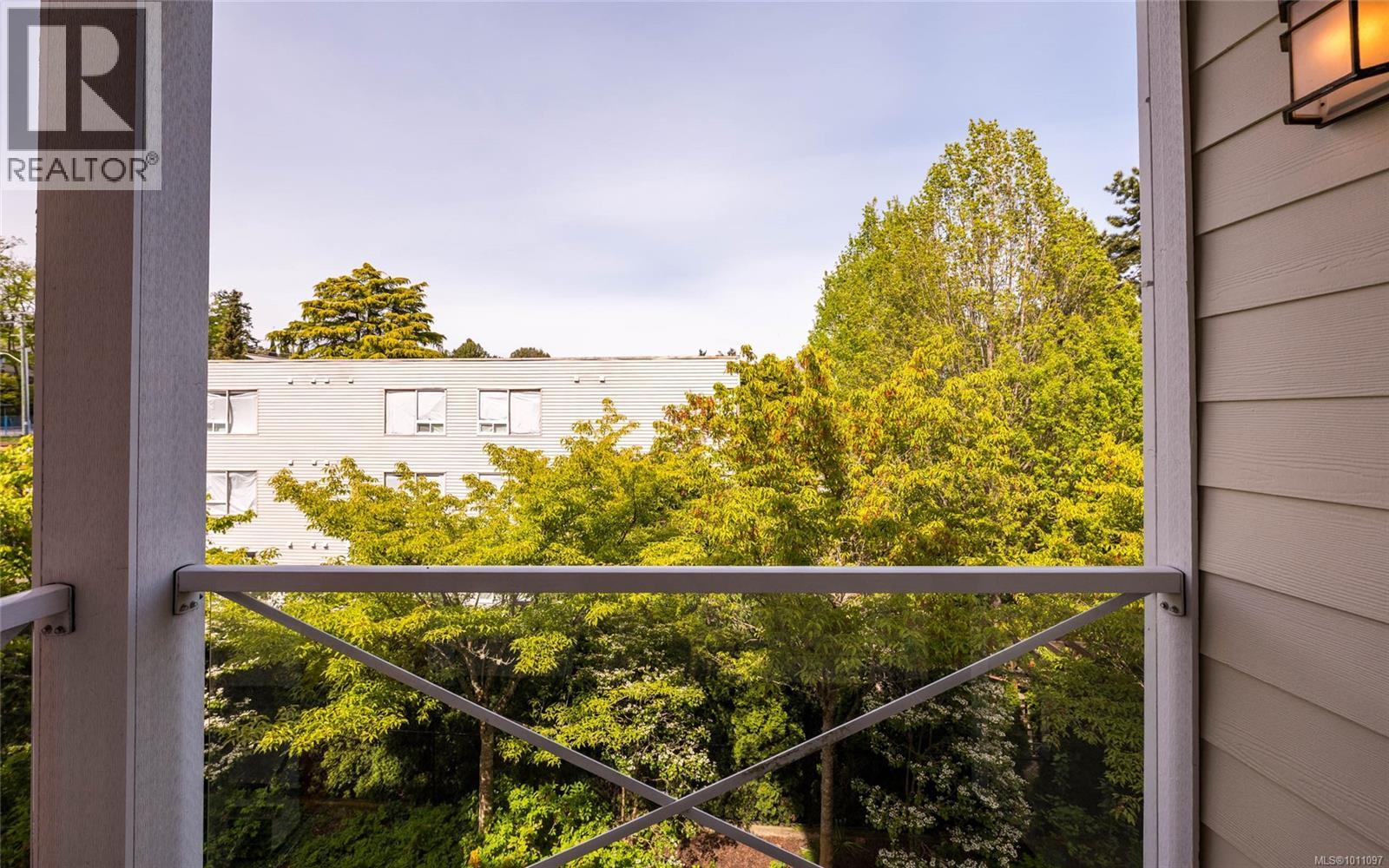 304 1514 Church Ave, Saanich