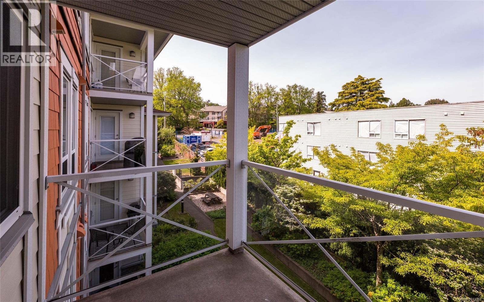 304 1514 Church Ave, Saanich