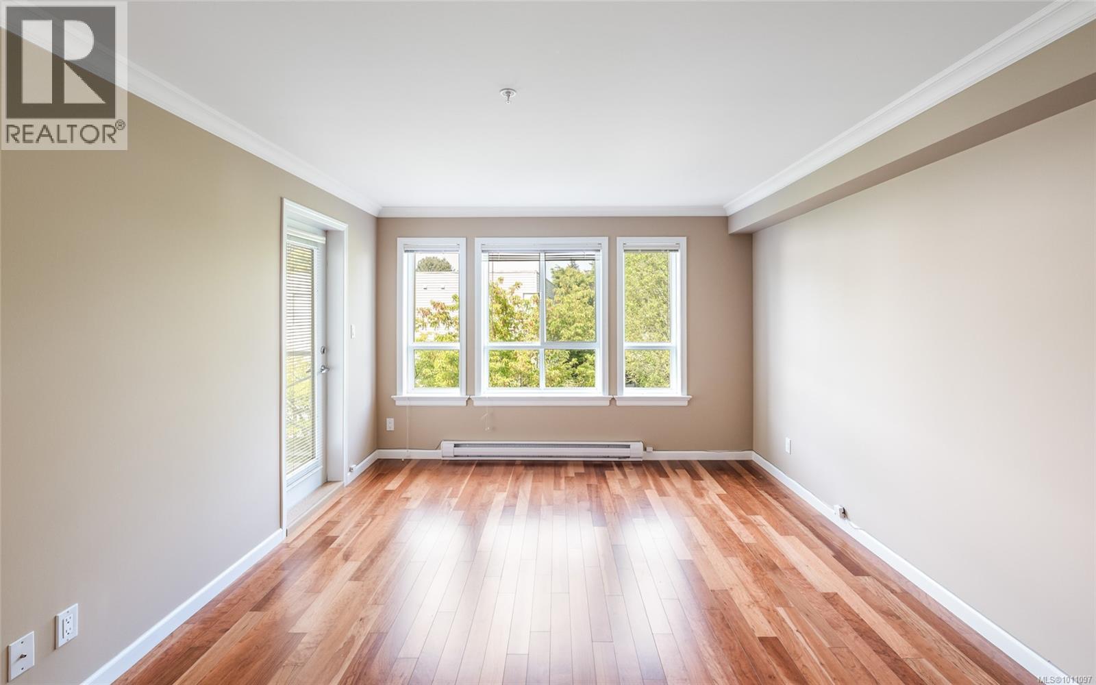 304 1514 Church Ave, Saanich