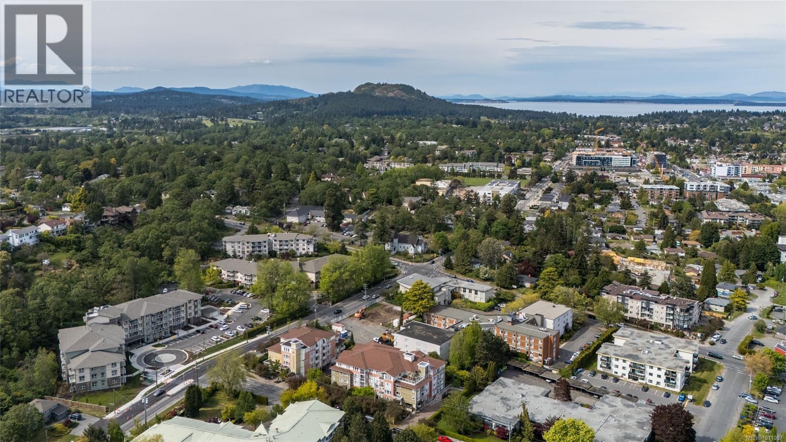 304 1514 Church Ave, Saanich