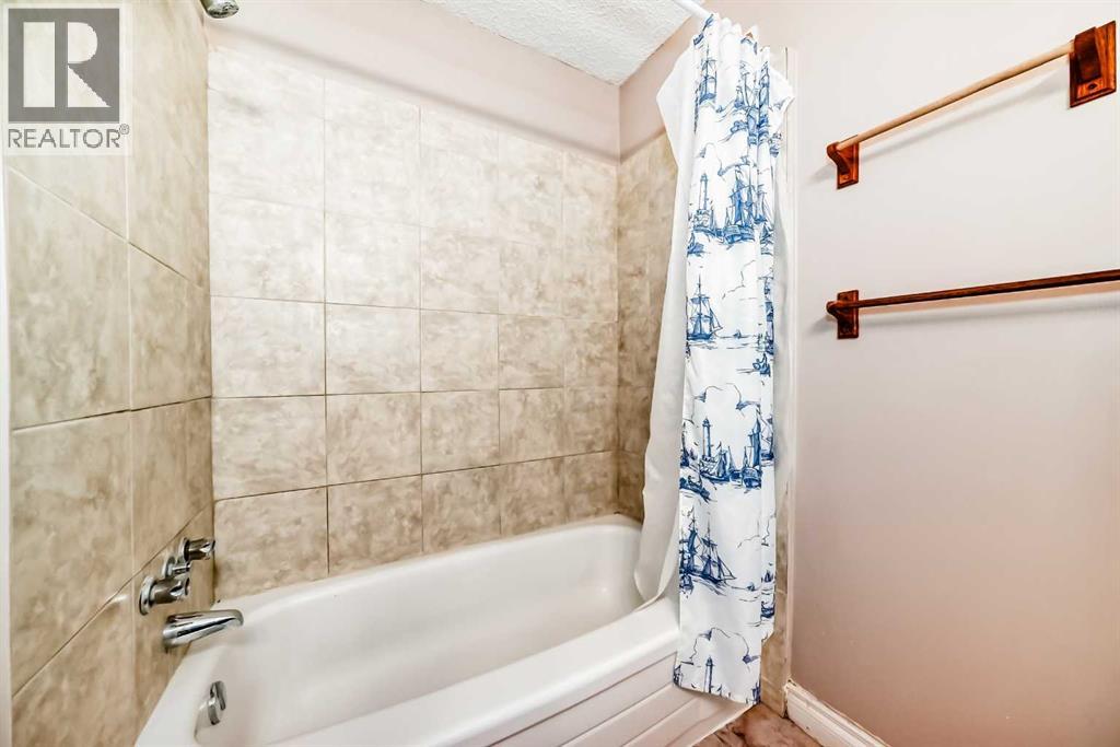 Single Family House for Sale in    Avenue SW Kelvin Grove Calgary 