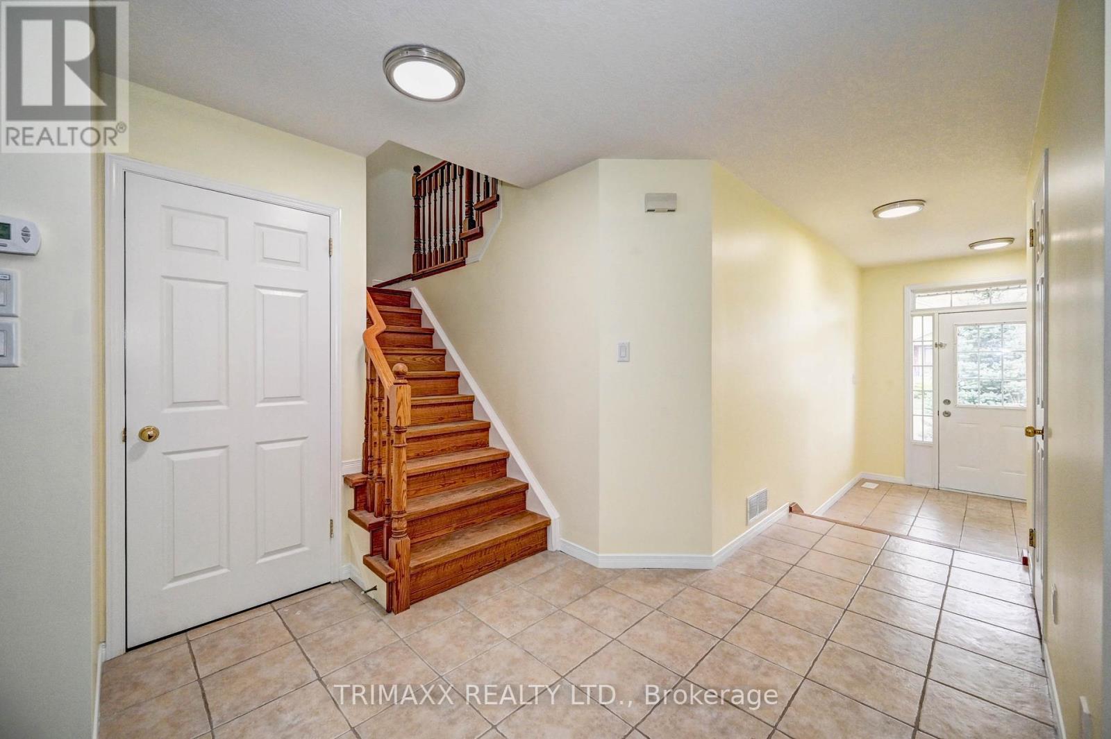 Photo 3 of 419 Tealby Crescent, Waterloo ON